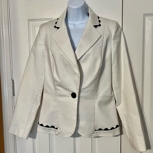 DANA BUCHMAN white Blazer with black ribbon details in waist and front up collar - Picture 4 of 12